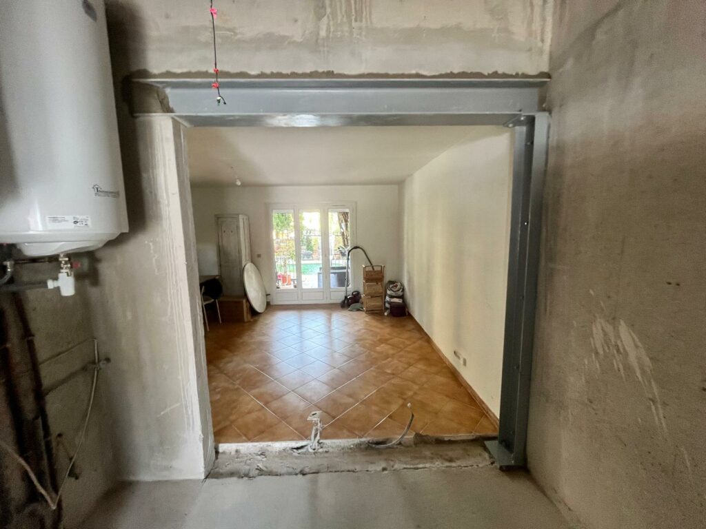 Ouverture d’un mur porteur à Théoule-sur-Mer avec linteau métallique et poteaux mixtes - Démolition des Murs porteurs