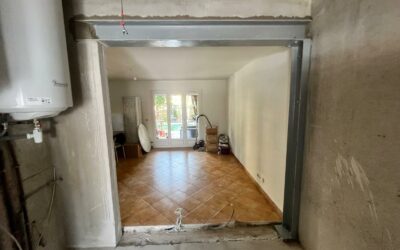 Ouverture d’un mur porteur à Théoule-sur-Mer avec linteau métallique et poteaux mixtes