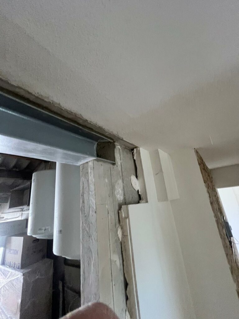 Ouverture d’un mur porteur à Théoule-sur-Mer avec linteau métallique et poteaux mixtes - Démolition des Murs porteurs