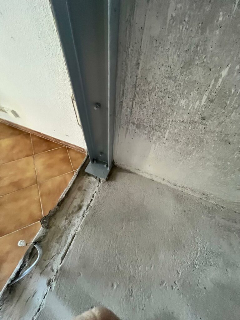 Ouverture d’un mur porteur à Théoule-sur-Mer avec linteau métallique et poteaux mixtes - Démolition des Murs porteurs