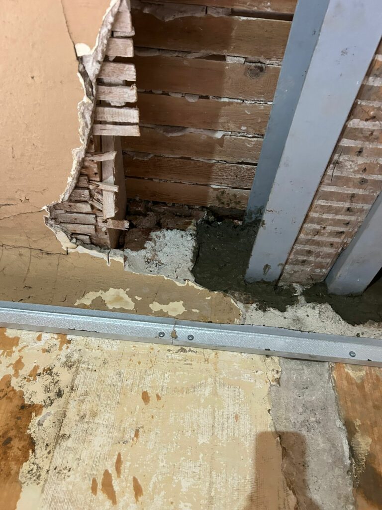 Renforcement d’un plancher bois après démolition d’une cloison semi-porteuse à Cannes - Murs porteurs