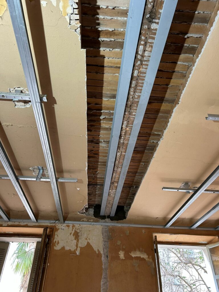 Renforcement d’un plancher bois après démolition d’une cloison semi-porteuse à Cannes - Murs porteurs