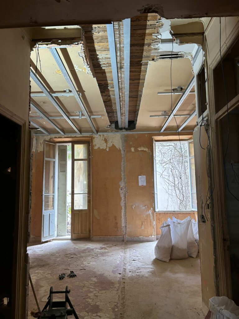 Renforcement d’un plancher bois après démolition d’une cloison semi-porteuse à Cannes - Murs porteurs