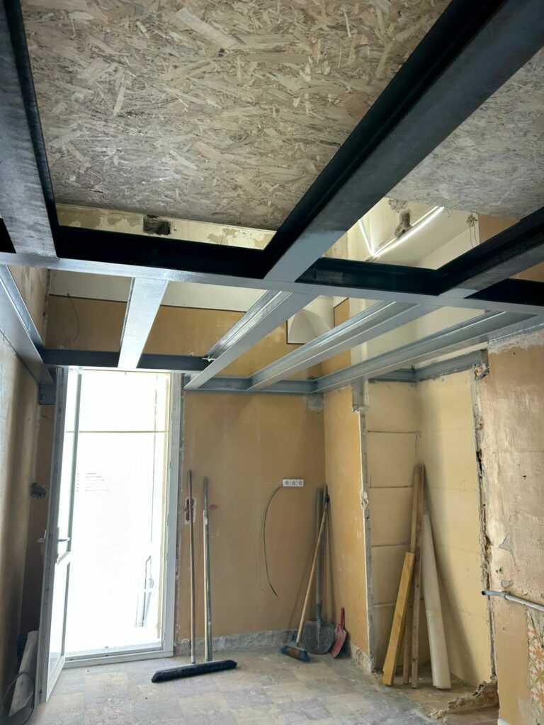 Création d’une mezzanine métallique sur mesure à Théoule-sur-Mer - Mezzanine