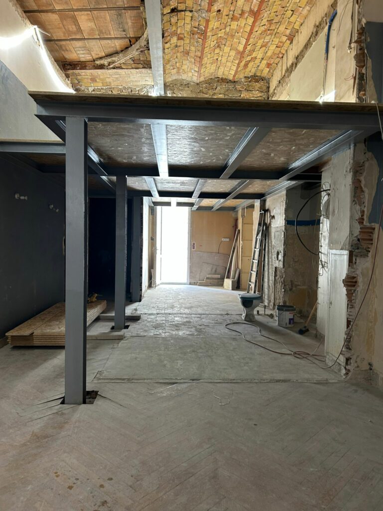 Création d’une mezzanine métallique sur mesure à Théoule-sur-Mer - Mezzanine
