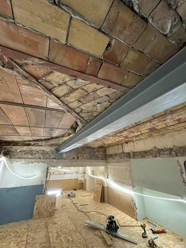 Renforcement du plancher à Fréjus suite à la démolition de cloisons - Reprise de plancher