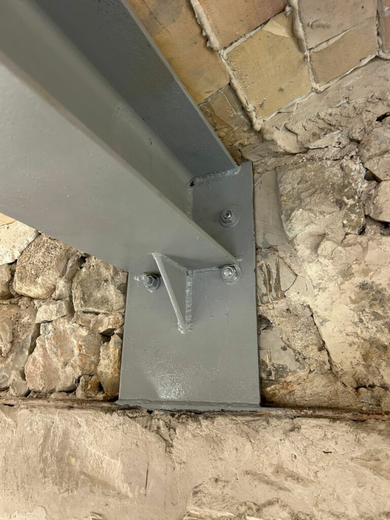 Renforcement du plancher à Fréjus suite à la démolition de cloisons - Reprise de plancher