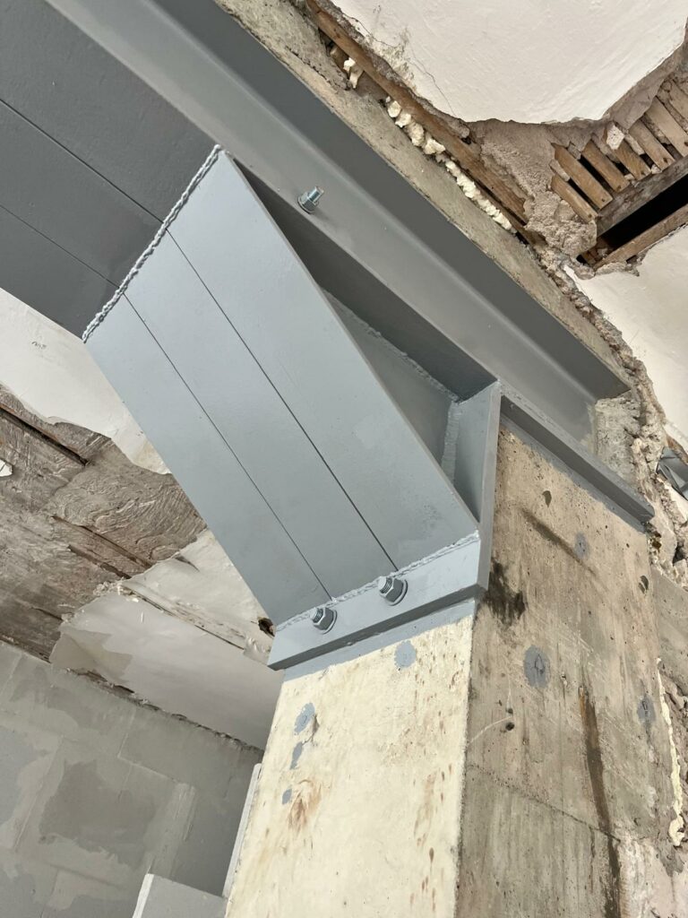 Agrandissement d’une ouverture dans le mur porteur à Nice avec renforcement par triple poutre métallique - Agrandissement d'une baie