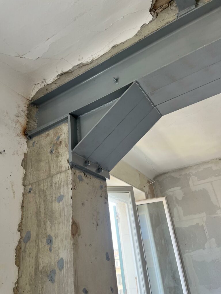 Agrandissement d’une ouverture dans le mur porteur à Nice avec renforcement par triple poutre métallique - Agrandissement d'une baie