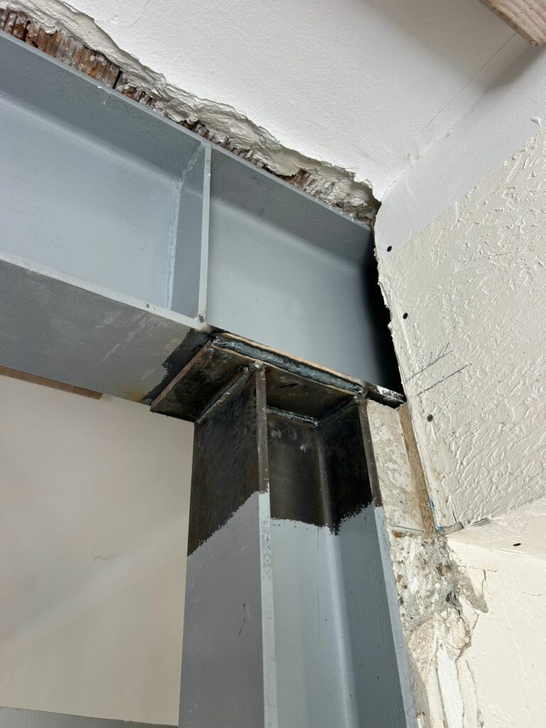 Agrandissement d’une ouverture dans un mur porteur à Grasse avec renforcement par structure métallique - Agrandissement d'une baie