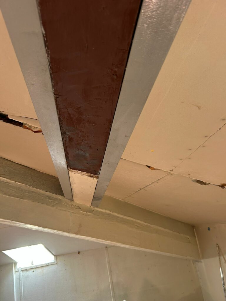 Reprise de plancher bois par profilés métalliques à Fayence - Renforcement des poutres
