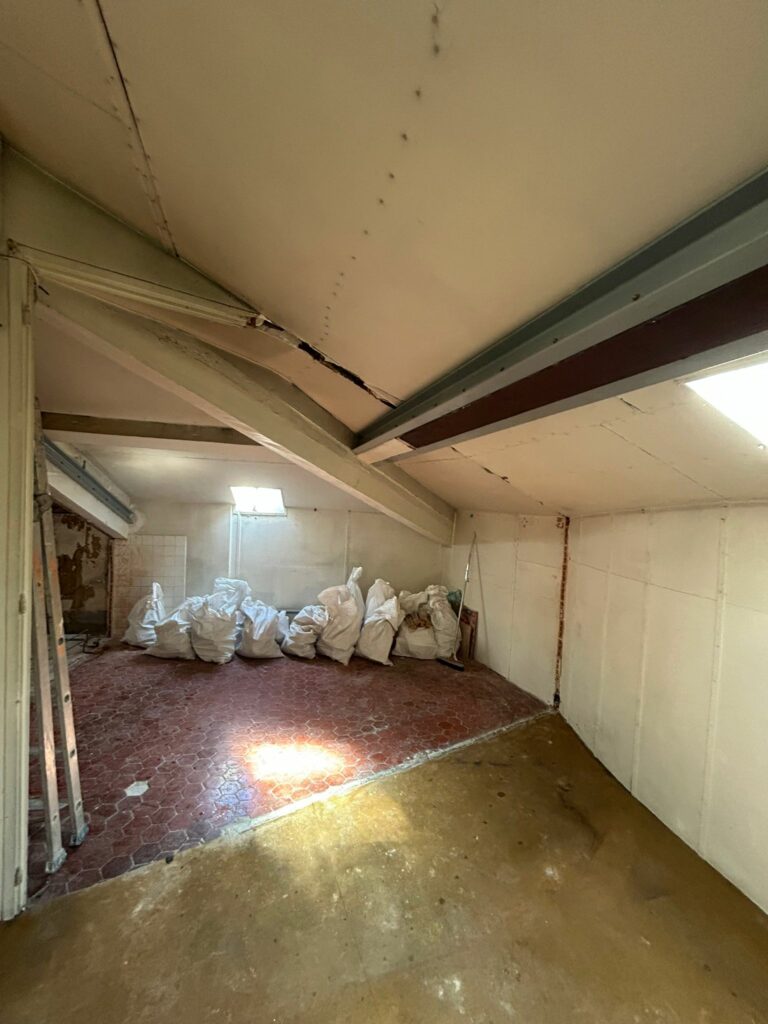 Reprise de plancher bois par profilés métalliques à Fayence - Renforcement des poutres