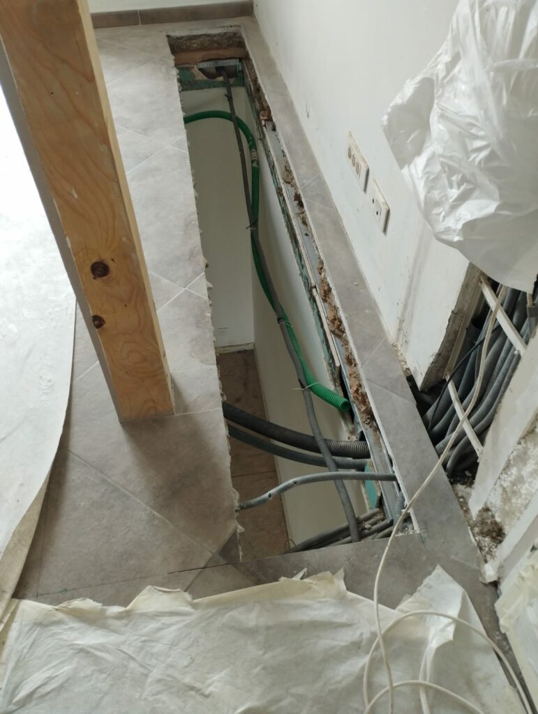 Création d'une trémie d’escalier avec renforcement sous plancher à Saint-Raphaël - Structure métallique