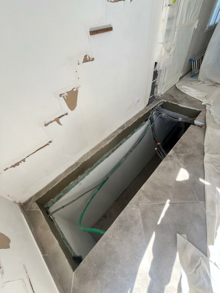 Création d'une trémie d’escalier avec renforcement sous plancher à Saint-Raphaël - Structure métallique