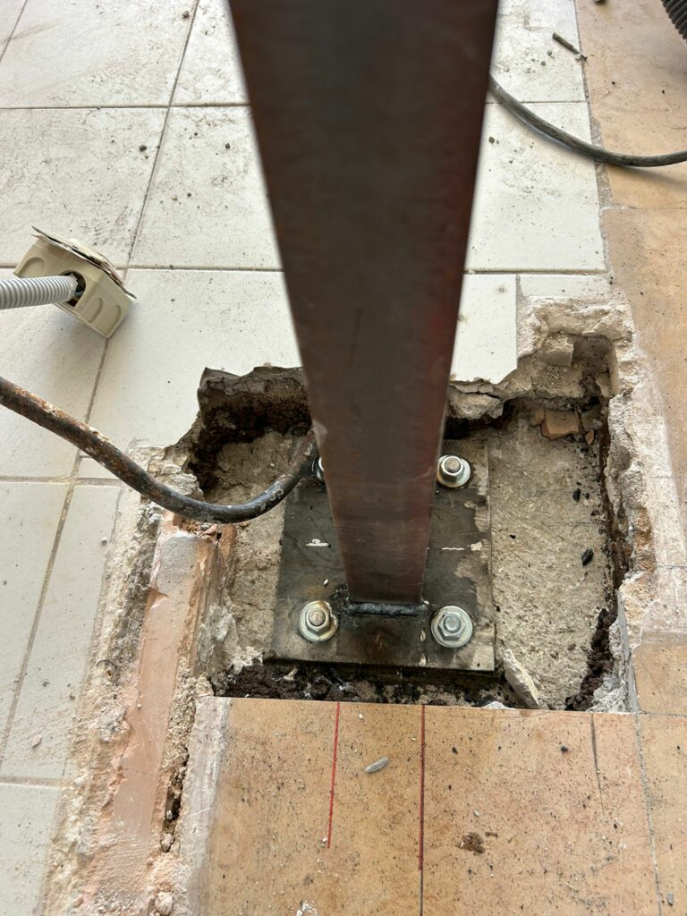 Reprise d’un trémie d'escalier par structure métallique à Mandelieu-la-Napoule - Reprise de plancher