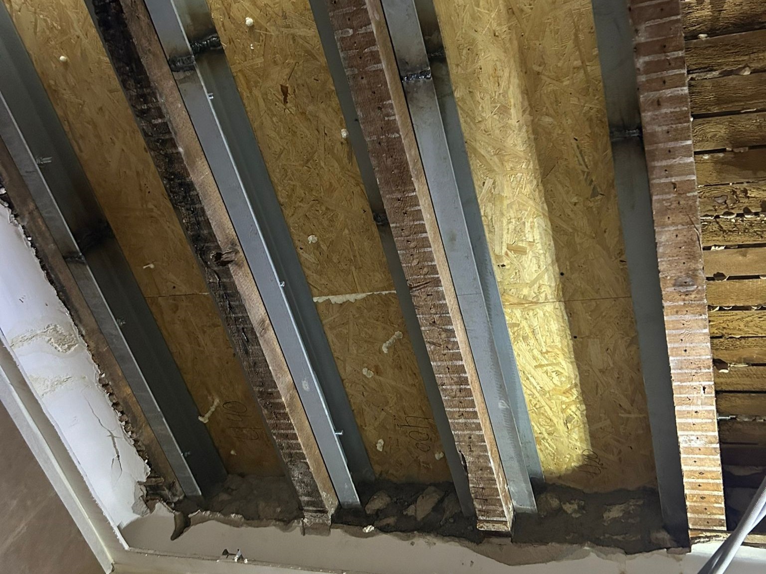 CONFORTEMENT_PLANCHER_STRUCTURE_METALLIQUE_09