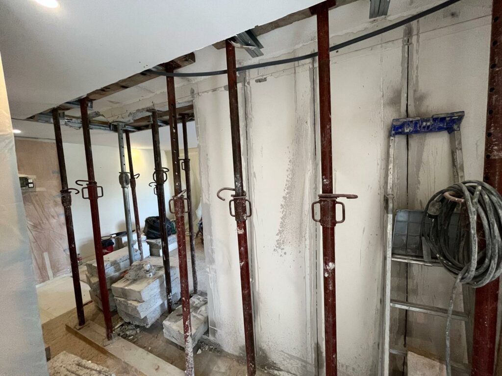 Création d’une ouverture dans un mur porteur en béton armé à Peymeinade - Démolition des Murs porteurs