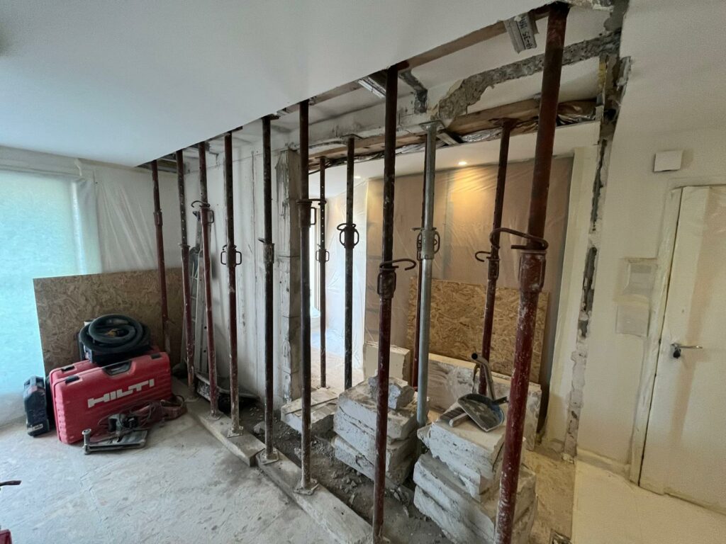 Création d’une ouverture dans un mur porteur en béton armé à Peymeinade - Démolition des Murs porteurs