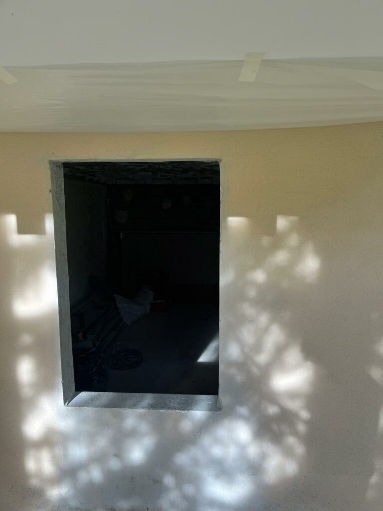 Sciage d'un mur en béton à Saint-Raphaël pour créer trois fenêtres - Agrandissement d'une baie