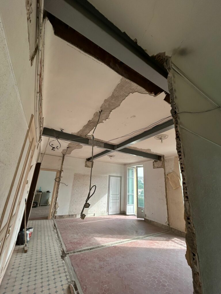Reprise de plancher en bois et renforcement par structure métallique à Nice - Renforcement des poutres