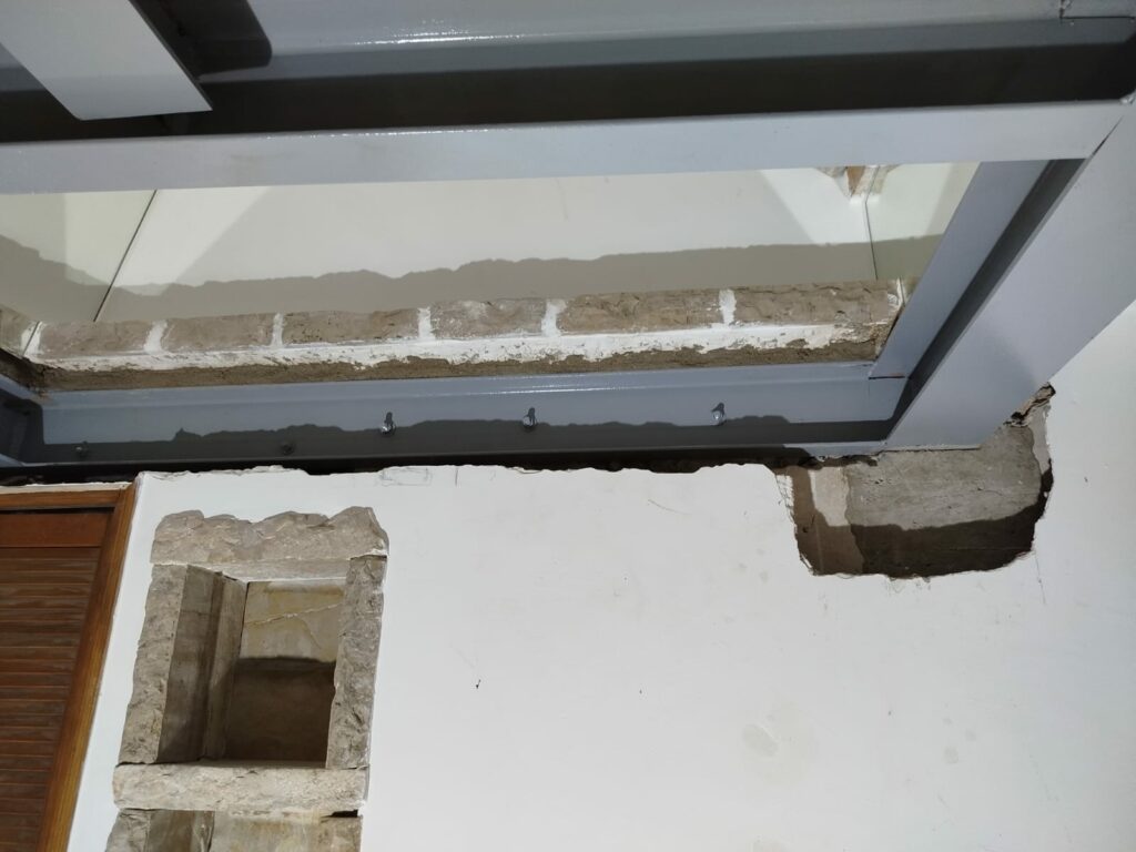 Reprise de plancher bois suite à affaissement à Fréjus - Renforcement des poutres