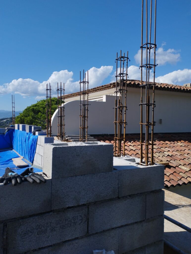 Surélévation d’une maison à Cannes - Agrandissement d'une baie