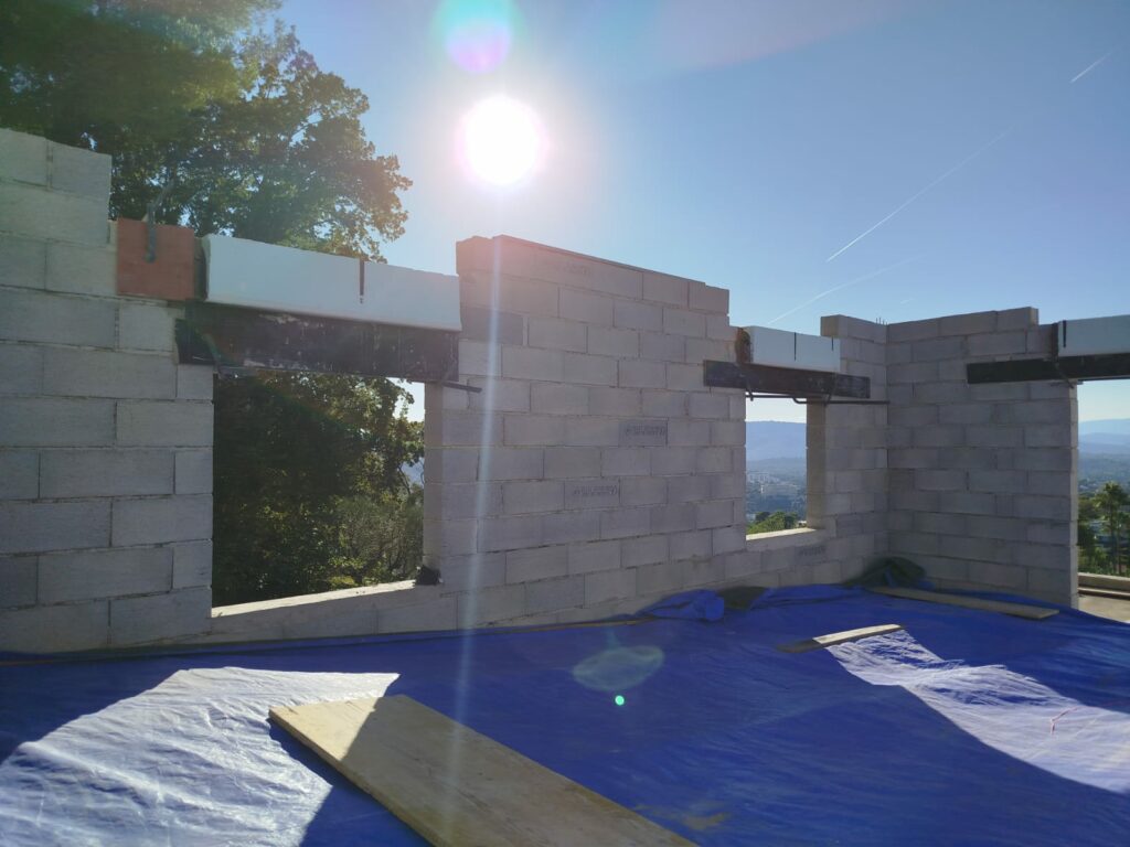 Surélévation d’une maison à Cannes - Agrandissement d'une baie