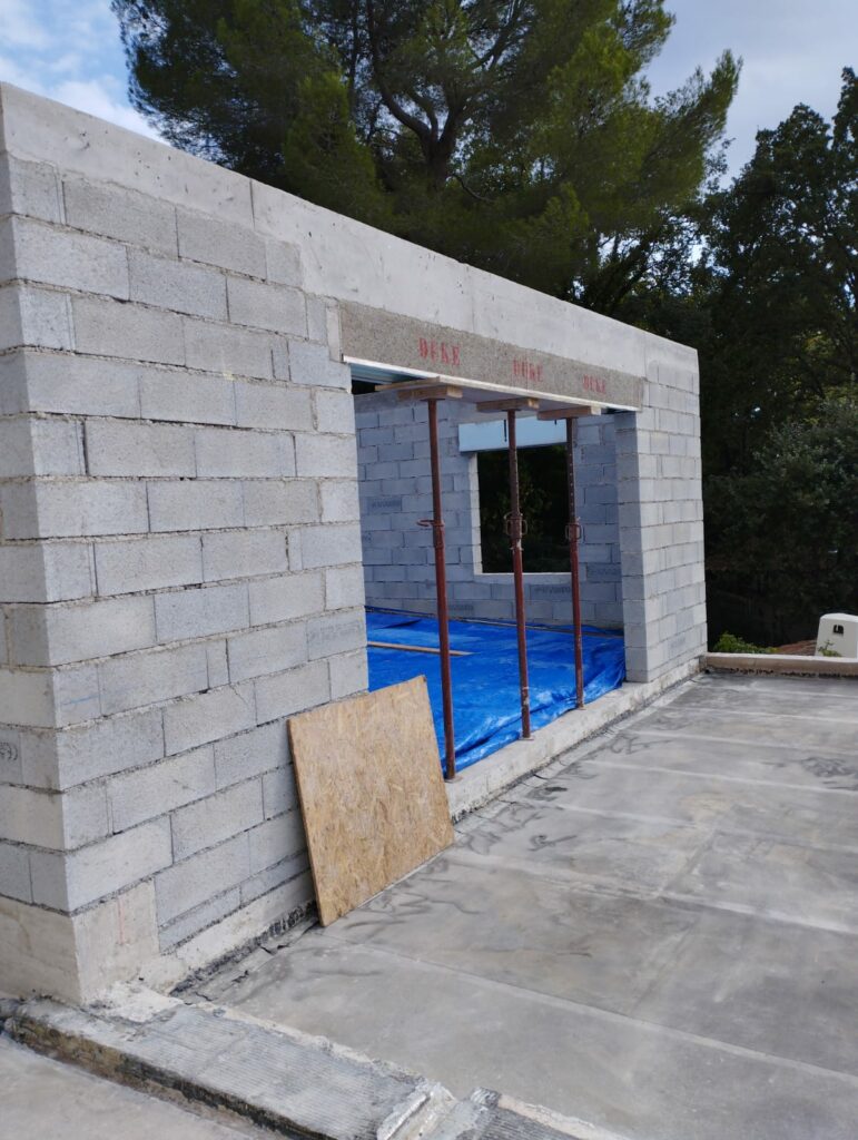Surélévation d’une maison à Cannes - Agrandissement d'une baie