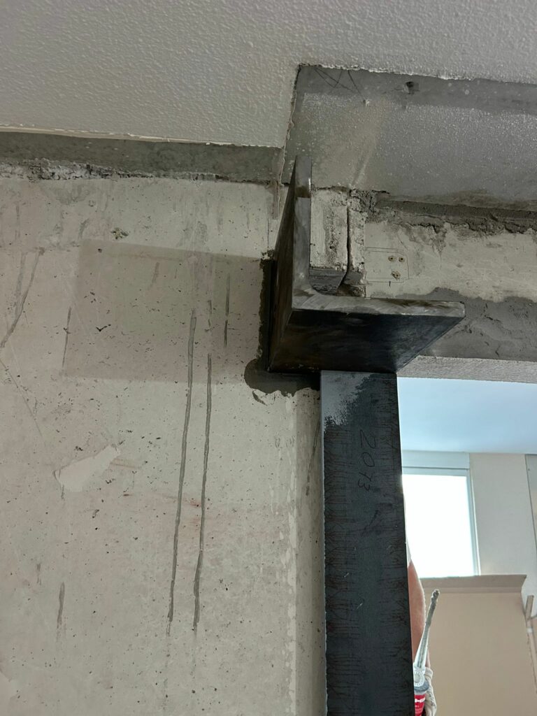 Suppression d’un trumeau dans un mur porteur et renforcement par structure métallique à Pégomas - Agrandissement d'une baie