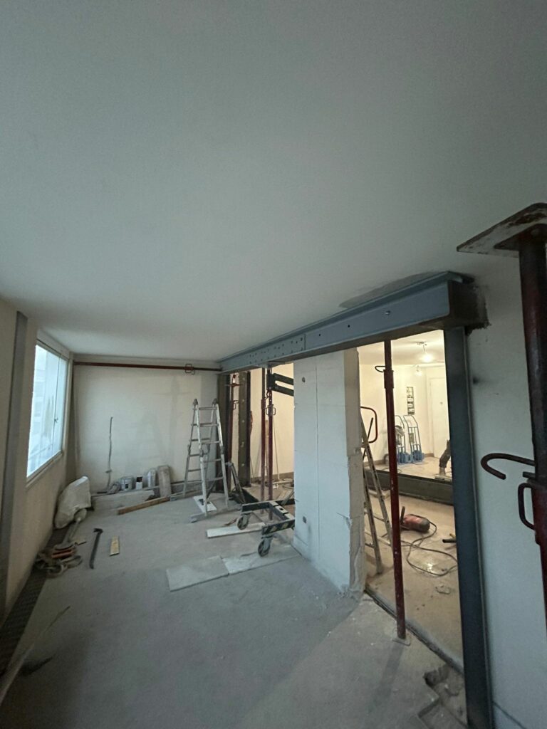 Suppression d’un trumeau dans un mur porteur et renforcement par structure métallique à Pégomas - Agrandissement d'une baie