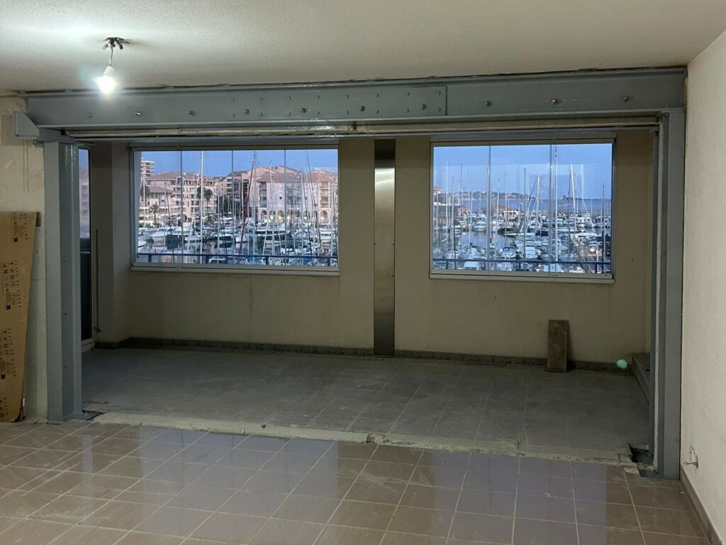 Suppression d’un trumeau dans un mur porteur et renforcement par structure métallique à Pégomas - Agrandissement d'une baie