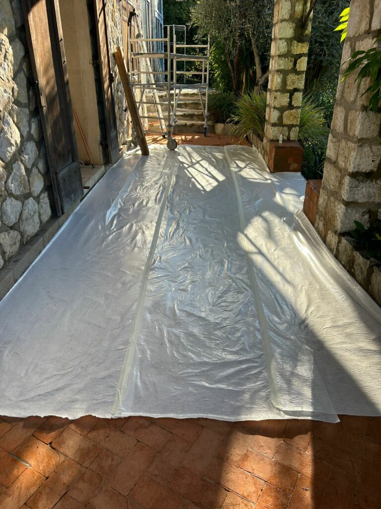 Renforcement d’un balcon par structure métallique à Grasse - Ouverture et Démolition de Murs Porteurs Renforcement d’un balcon par structure métallique à Grasse - Renforcement des poutres