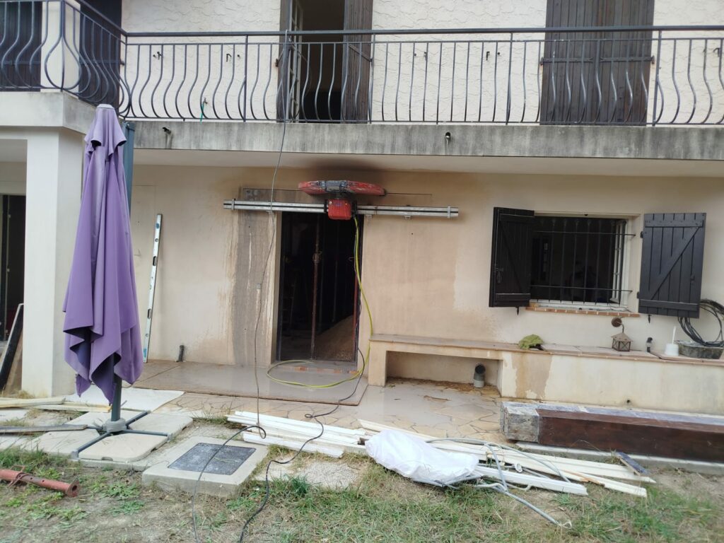 Agrandissement de baies vitrées dans murs porteurs et renforcement béton–métal à Antibes - Ouverture et Démolition de Murs Porteurs Agrandissement de baies vitrées dans murs porteurs et renforcement béton–métal à Antibes - Agrandissement d'une baie