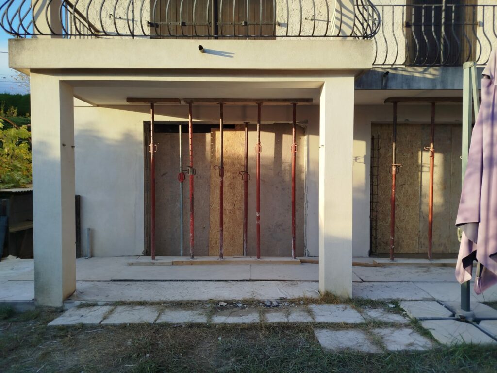 Agrandissement de baies vitrées dans murs porteurs et renforcement béton–métal à Antibes - Ouverture et Démolition de Murs Porteurs Agrandissement de baies vitrées dans murs porteurs et renforcement béton–métal à Antibes - Agrandissement d'une baie