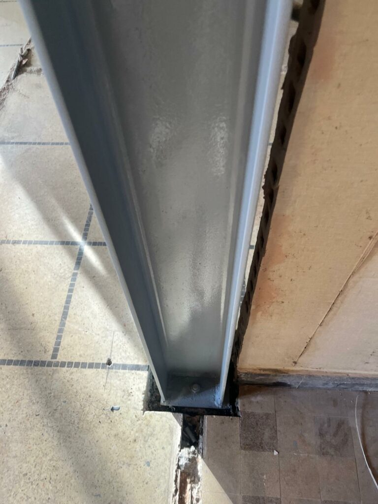 Démolition de cloisons semi-porteuses et renforcement structurel à Nice - Agrandissement d'une baie