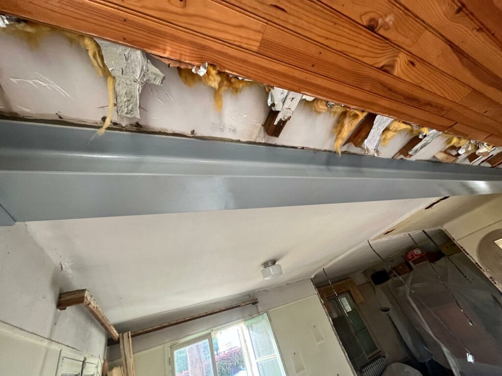 Démolition de cloisons semi-porteuses et renforcement structurel à Nice - Agrandissement d'une baie