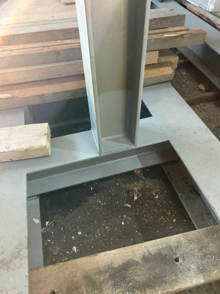 Reprise et renforcement d’un plancher bois en urgence à Cannes - Renforcement des poutres