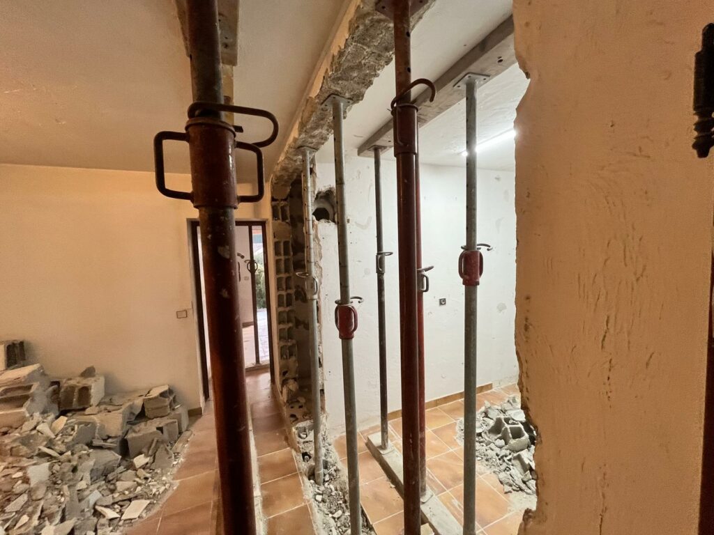 Création des ouvertures dans les murs porteurs à Roquettes-sur-Siagne - Ouverture et Démolition de Murs Porteurs Création des ouvertures dans les murs porteurs à Roquettes-sur-Siagne - Démolition des Murs porteurs