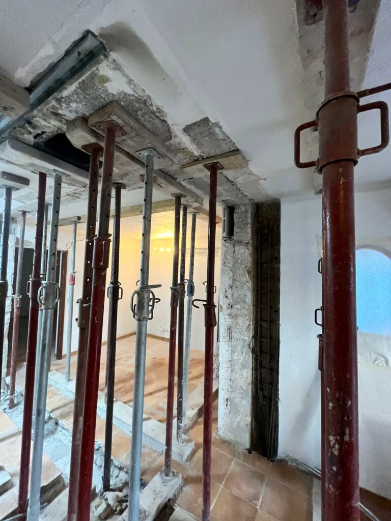 Création des ouvertures dans les murs porteurs à Roquettes-sur-Siagne - Ouverture et Démolition de Murs Porteurs Création des ouvertures dans les murs porteurs à Roquettes-sur-Siagne - Démolition des Murs porteurs