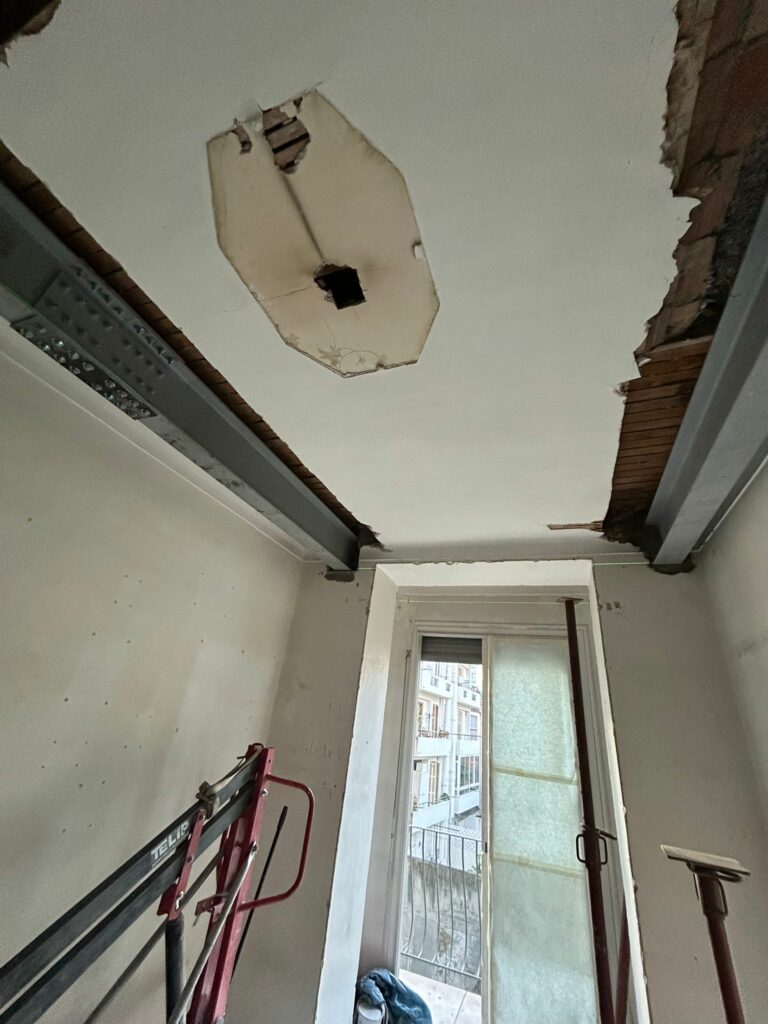 Renforcement d’un plancher par structure métallique à Cagnes-sur-Mer - Ouverture et Démolition de Murs Porteurs Renforcement d’un plancher par structure métallique à Cagnes-sur-Mer - Renforcement des poutres