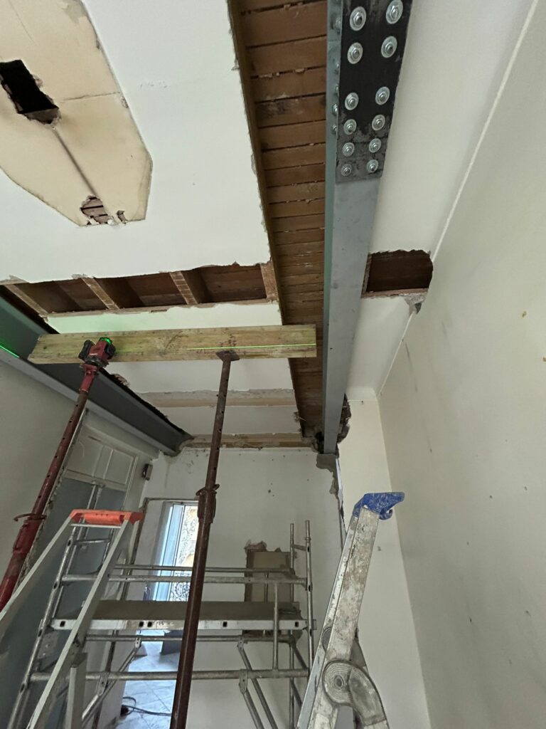 Renforcement d’un plancher par structure métallique à Cagnes-sur-Mer - Ouverture et Démolition de Murs Porteurs Renforcement d’un plancher par structure métallique à Cagnes-sur-Mer - Renforcement des poutres