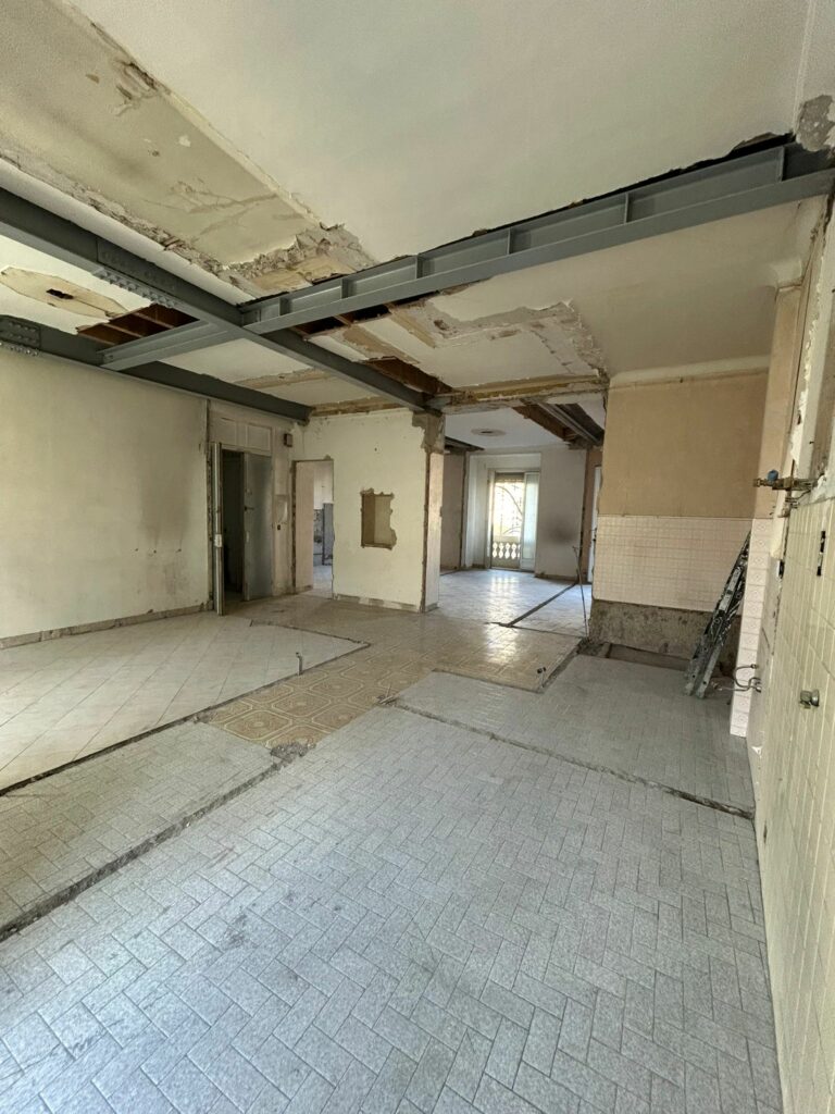 Renforcement d’un plancher par structure métallique à Cagnes-sur-Mer - Ouverture et Démolition de Murs Porteurs Renforcement d’un plancher par structure métallique à Cagnes-sur-Mer - Renforcement des poutres