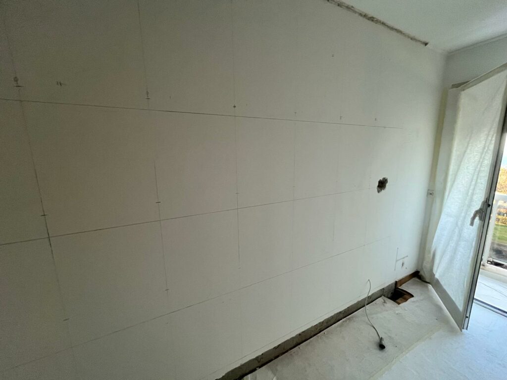 Ouverture mur porteur Mougins – Découpe mur béton armé & renforcement par moisage UPE - Agrandissement d'une baie