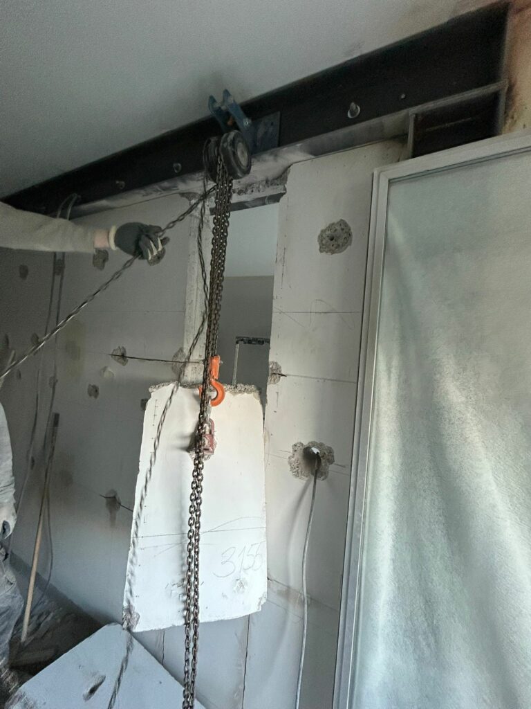 Ouverture mur porteur Mougins – Découpe mur béton armé & renforcement par moisage UPE - Agrandissement d'une baie