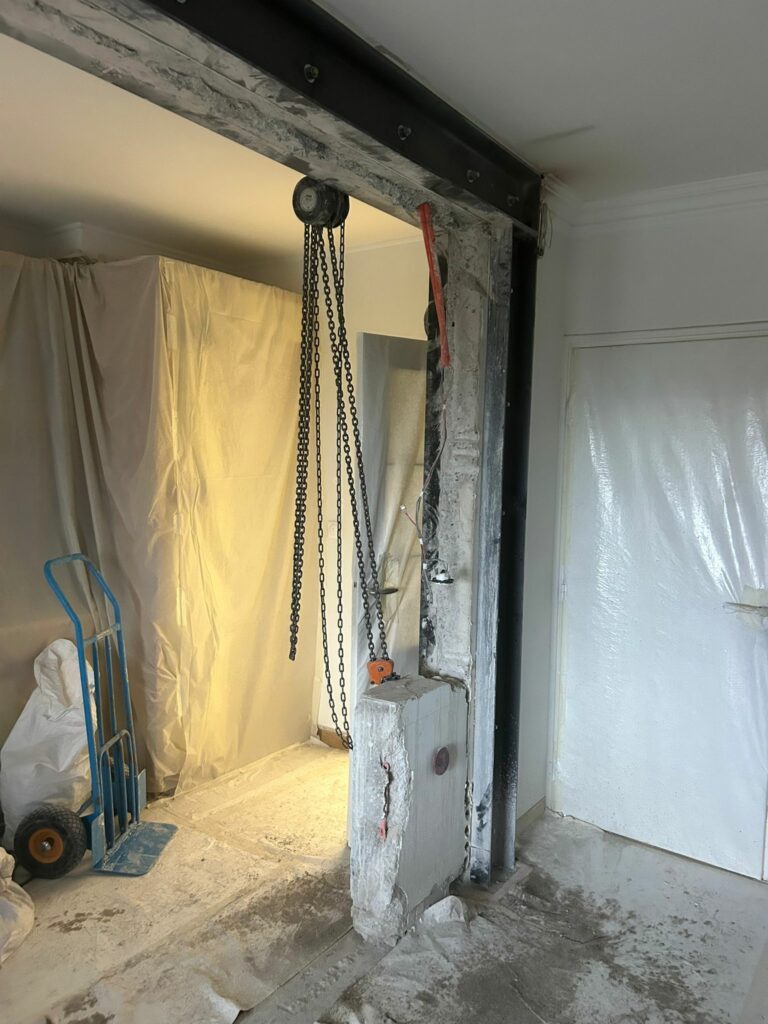 Ouverture mur porteur Mougins – Découpe mur béton armé & renforcement par moisage UPE - Agrandissement d'une baie
