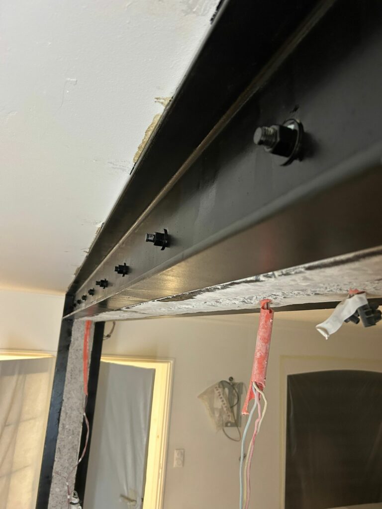 Ouverture mur porteur Mougins – Découpe mur béton armé & renforcement par moisage UPE - Agrandissement d'une baie