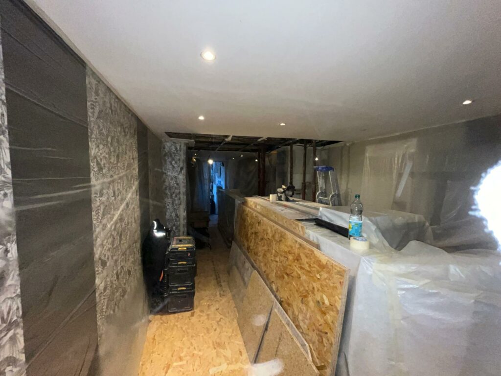 Renforcement de solives bois par structure métallique à Cannes - Ouverture et Démolition de Murs Porteurs Renforcement de solives bois par structure métallique à Cannes - Renforcement des poutres