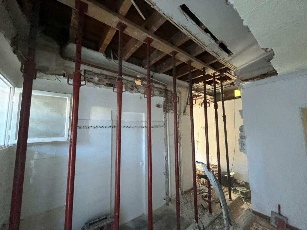 Reprise de plancher bois par structure métallique au Cannet (06110) - Ouverture et Démolition de Murs Porteurs Reprise de plancher bois par structure métallique au Cannet (06110) - Murs semi-porteur