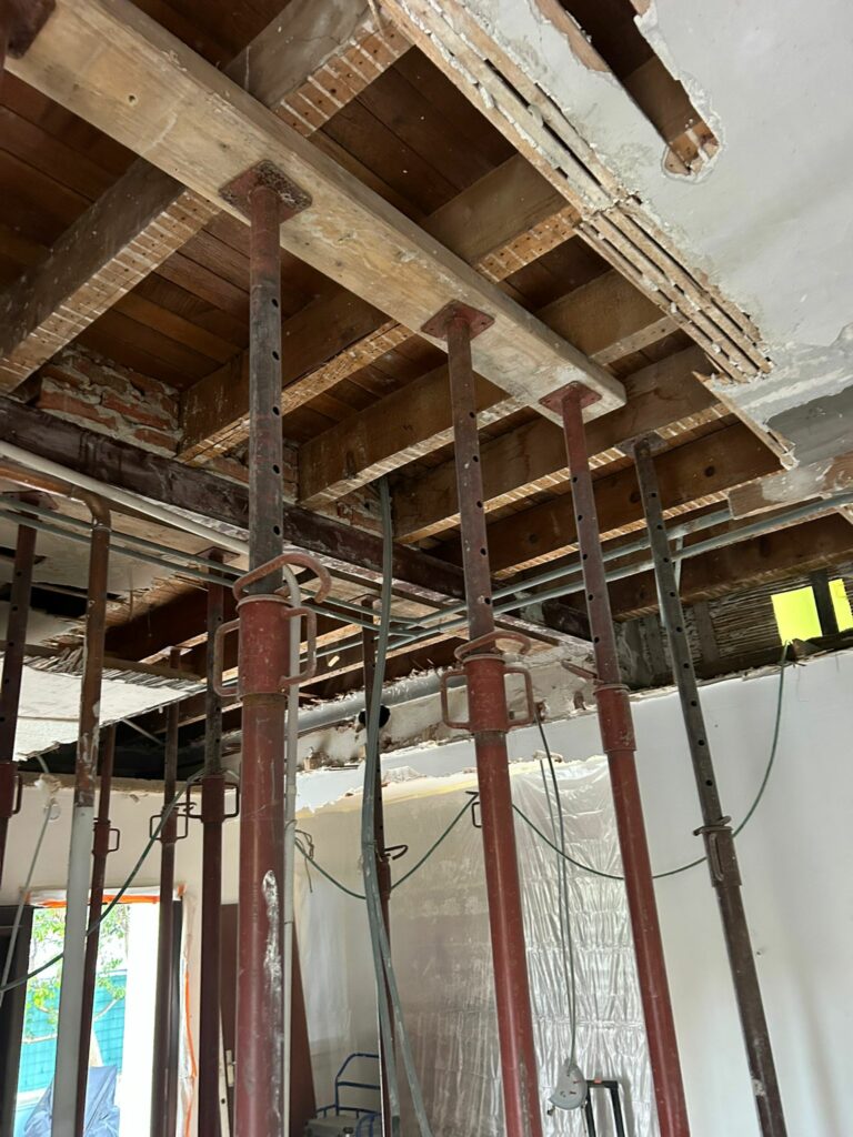 Reprise de plancher bois par structure métallique au Cannet (06110) - Ouverture et Démolition de Murs Porteurs Reprise de plancher bois par structure métallique au Cannet (06110) - Murs semi-porteur