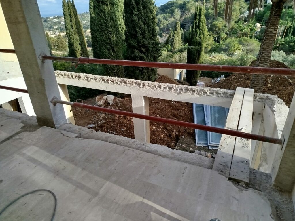 Création de terrasse avec plancher collaborant à Vallauris - Ouverture et Démolition de Murs Porteurs Création de terrasse avec plancher collaborant à Vallauris - Extension terrasse